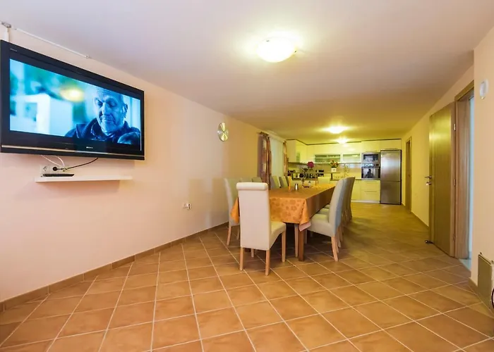 בית הארחה Eda *